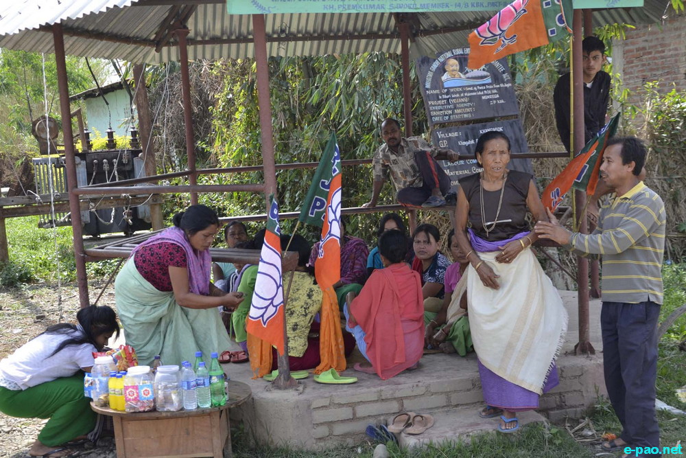 Polling in Outer Manipur Parliamentary Constituency at Thoubal district  :: April 09 2014