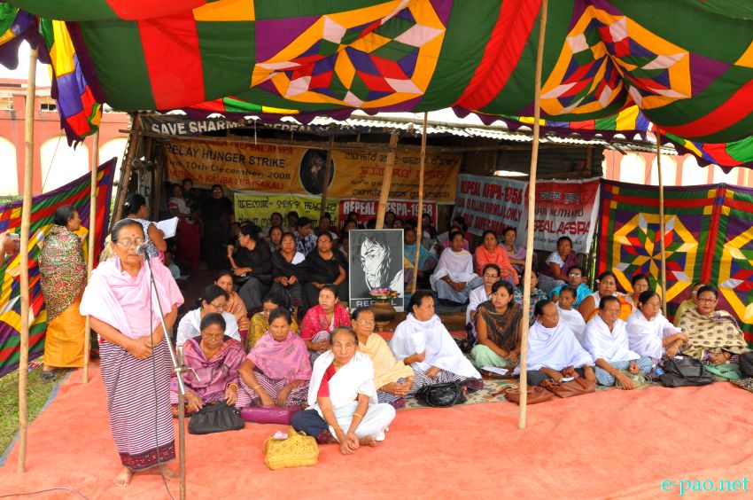 Sharmila Kanba Lup carried out sit-in-protest to mark 'September 11 - Black Day' near JNIMS, Porompat in Imphal :: September 11 2013