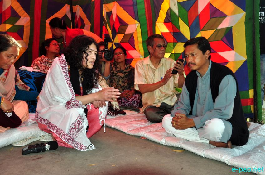 Irom Sharmila met with Leishemba Sanajaoba, titular king at Shahid Minar :: March 01 2016