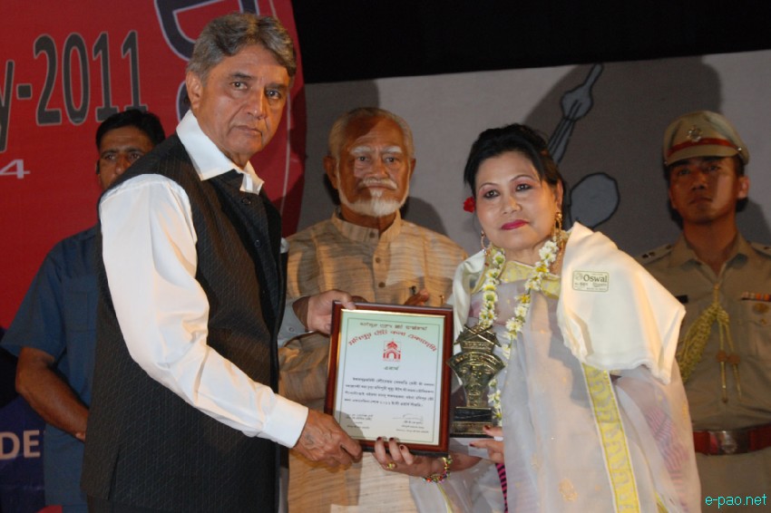 Bedabati Lourembam receiving the Manipur State Kala Akademi Award 2011 at Maharaj Chandrakriti Auditorium, Palace compound on April 15th 2014