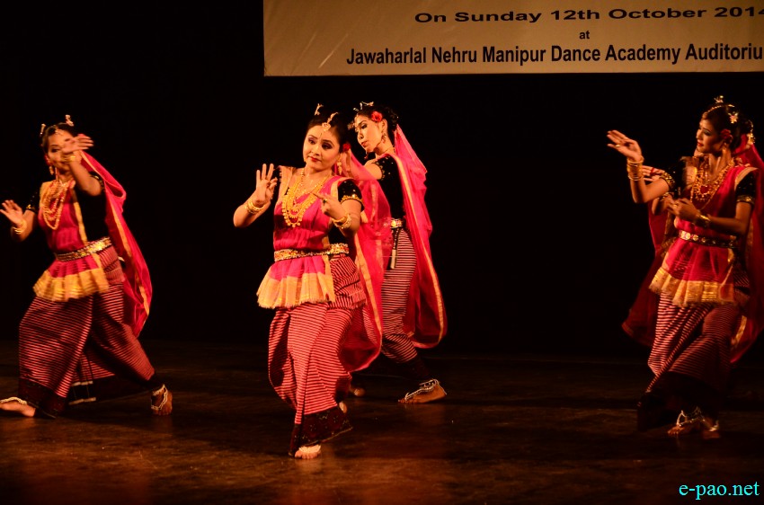 Goura Roop Nagori Ukti : performed by Lianda Folk and Classical Academy's Students  at JNMDA :: 12 Oct 2014