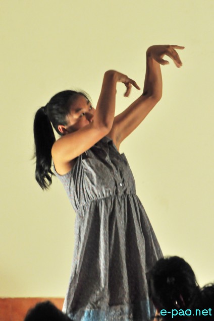 NAF 9/9 Residency, month long course on contemporary dance at RKCS Art Gallery, Keishamthong :: 12th May, 2017