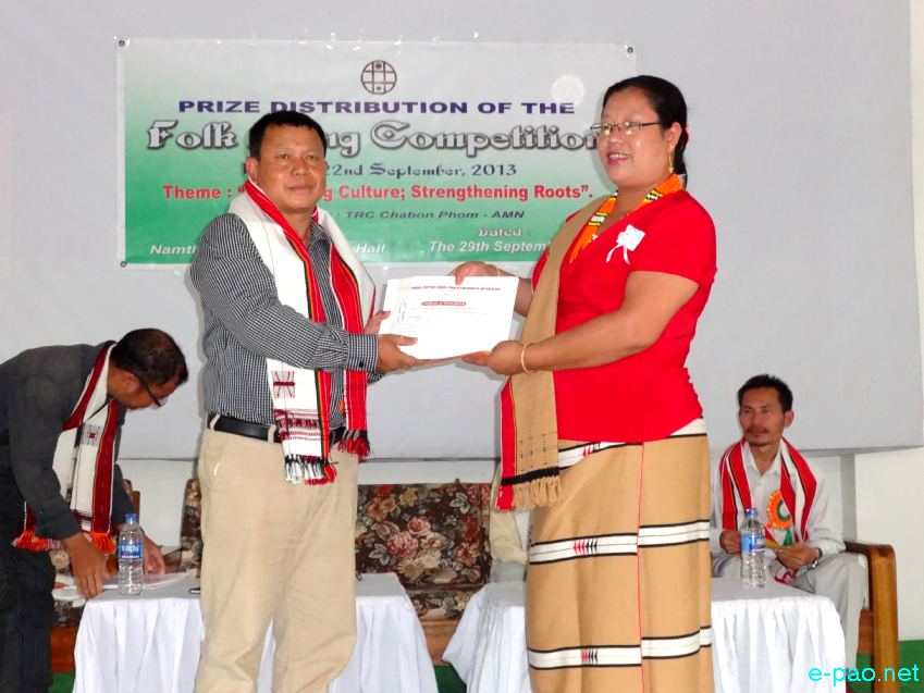 Prize distribution of the Folk Songs competition at Namthanlong Community Hall :: 29 September 2013