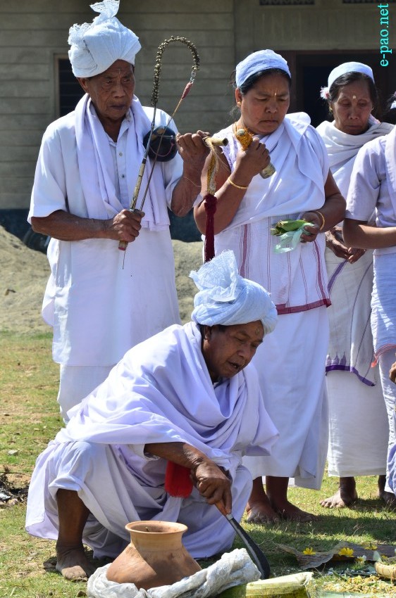Saroi Khangba (propitiation of the evil spirits) at Sagolband and Kakwa, Imphal  :: 8th March 2014
