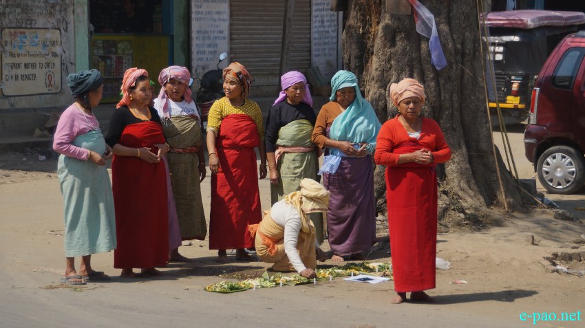 Saroi Khangba (propitiation of the evil spirits) at Khouyathong near Pukhri Mapal, Imphal :: 8th March 2014