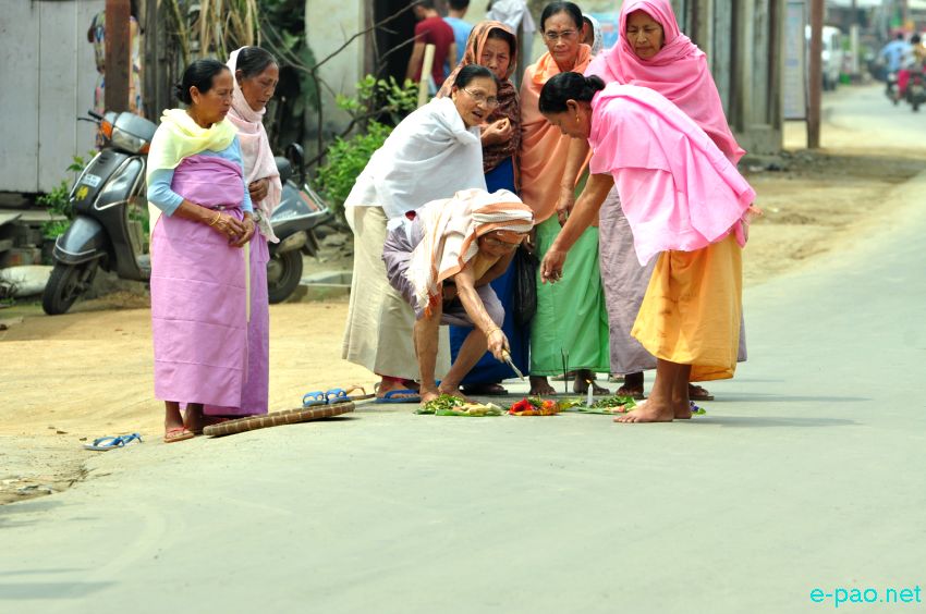 Saroi Khangba (propitiation of the evil spirits) at Kakwa, Pishum, kwakeithel :: 12 March 2016