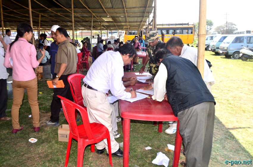 Polling Personnels preparation at Hatta Kangjeibung for  inner Manipur parliamentary Constituency   :: 16  April 2014