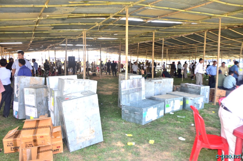 Polling Personnels preparation at Hatta Kangjeibung for  inner Manipur parliamentary Constituency   :: 16  April 2014
