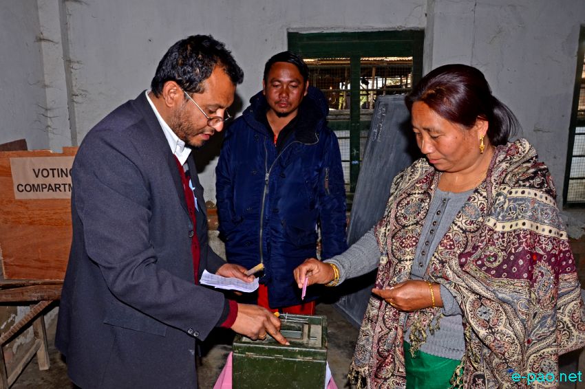Polling for Municipal Councils and Nagar Panchayats in Manipur valley districts :: January 11 2016