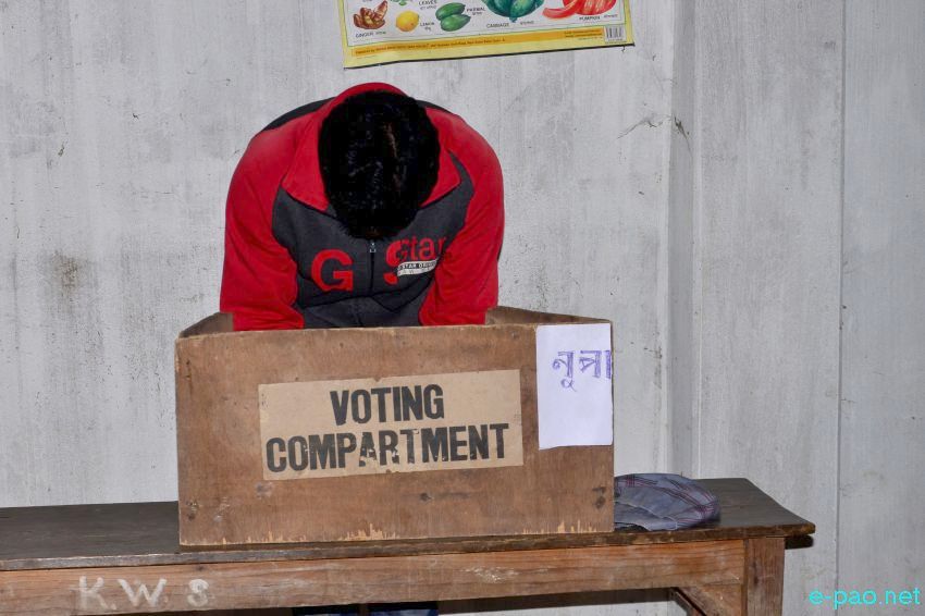Polling for Municipal Councils and Nagar Panchayats in Manipur valley districts :: January 11 2016