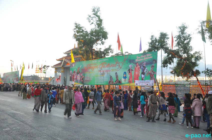 Day 4 : A Scene of the crowded people at Manipur Sangai Tourism Festival 2013  at BOAT :: November 24 2013