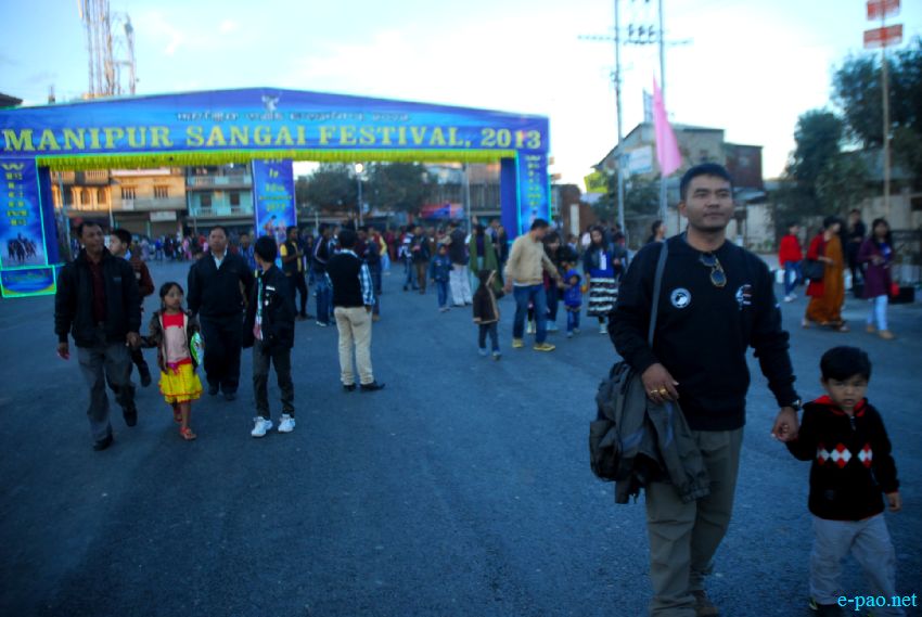 Day 4 : A Scene of the crowded people at Manipur Sangai Tourism Festival 2013  at BOAT, Imphal  :: November 24 2013