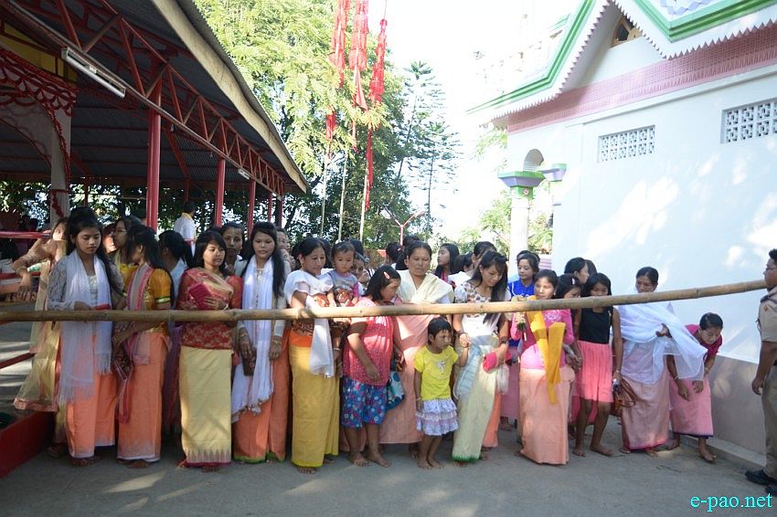 Bor khoiramnaba : Devotees at the temple of Hiyangthang Lairembi at Hiyangthang, Imphal West :: October 21, 2015
