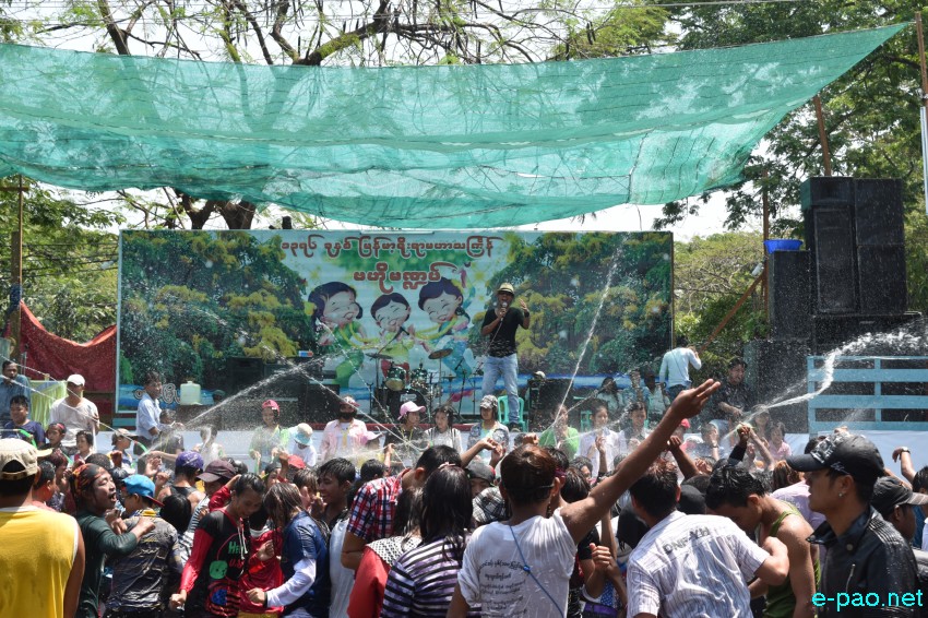 The water festival of the Myanmarese celebrated at Tamu and Namthalong :: April 15 2015