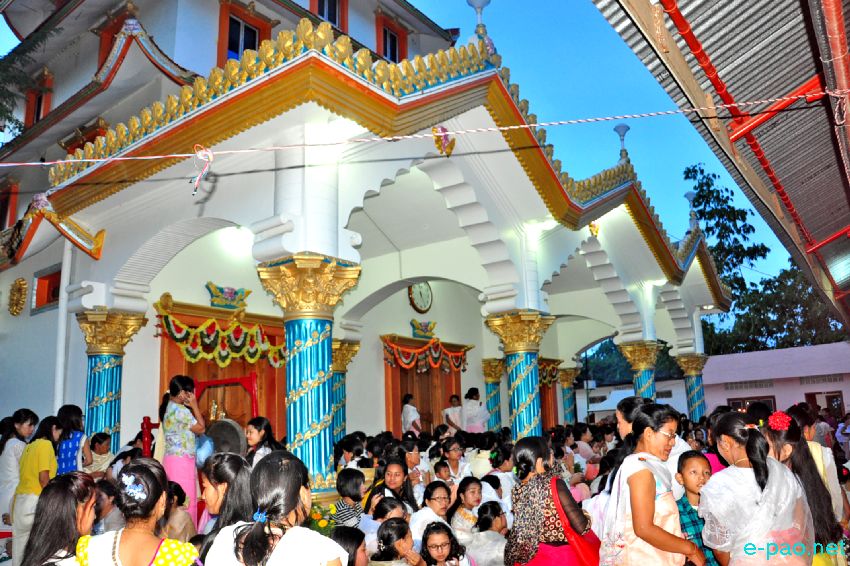Bor khoiramnaba : Devotees at the temple of Hiyangthang Lairembi at Hiyangthang, Imphal West :: October 09, 2016