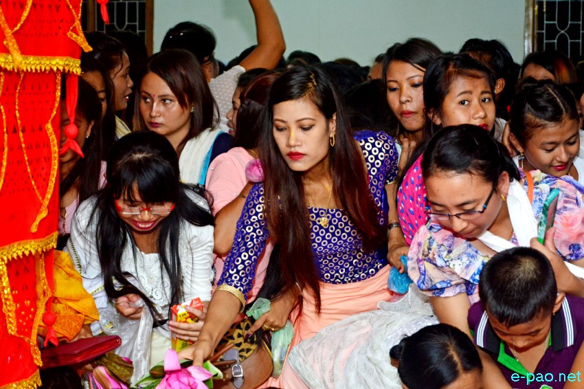 Bor khoiramnaba : Devotees at the temple of Hiyangthang Lairembi at Hiyangthang, Imphal West :: September 29 , 2017