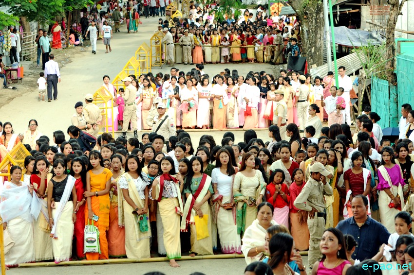Bor khoiramnaba : Devotees at the temple of Hiyangthang Lairembi at Hiyangthang, Imphal West :: October 06th 2019
