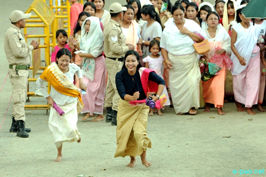 Bor khoiramnaba : Devotees at the temple of Hiyangthang Lairembi at Hiyangthang, Imphal West :: October 06th 2019