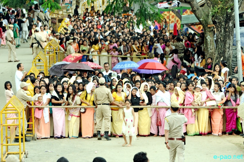 Bor khoiramnaba : Devotees at the temple of Hiyangthang Lairembi at Hiyangthang, Imphal West :: October 06th 2019
