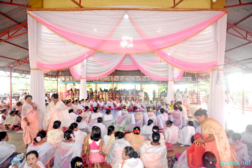 Bor khoiramnaba : Devotees at the temple of Hiyangthang Lairembi at Hiyangthang, Imphal West :: October 06th 2019