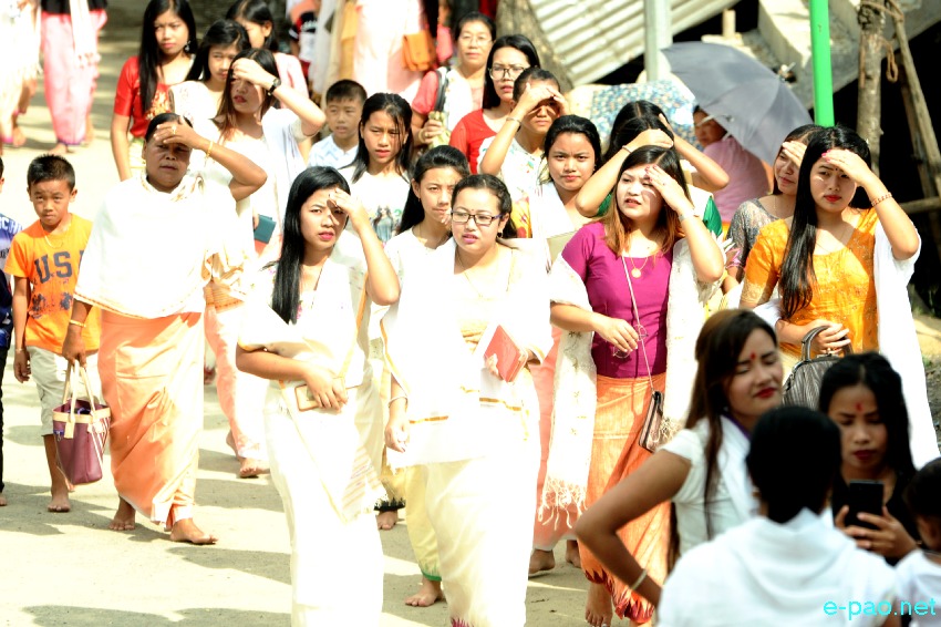 Bor khoiramnaba : Devotees at the temple of Hiyangthang Lairembi at Hiyangthang, Imphal West :: October 06th 2019