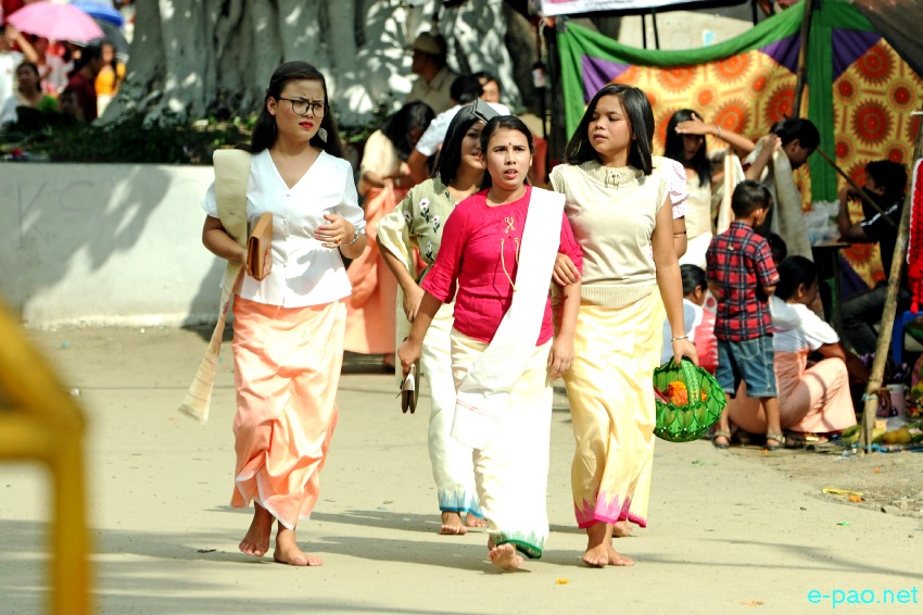 Bor khoiramnaba : Devotees at the temple of Hiyangthang Lairembi at Hiyangthang, Imphal West :: October 06th 2019