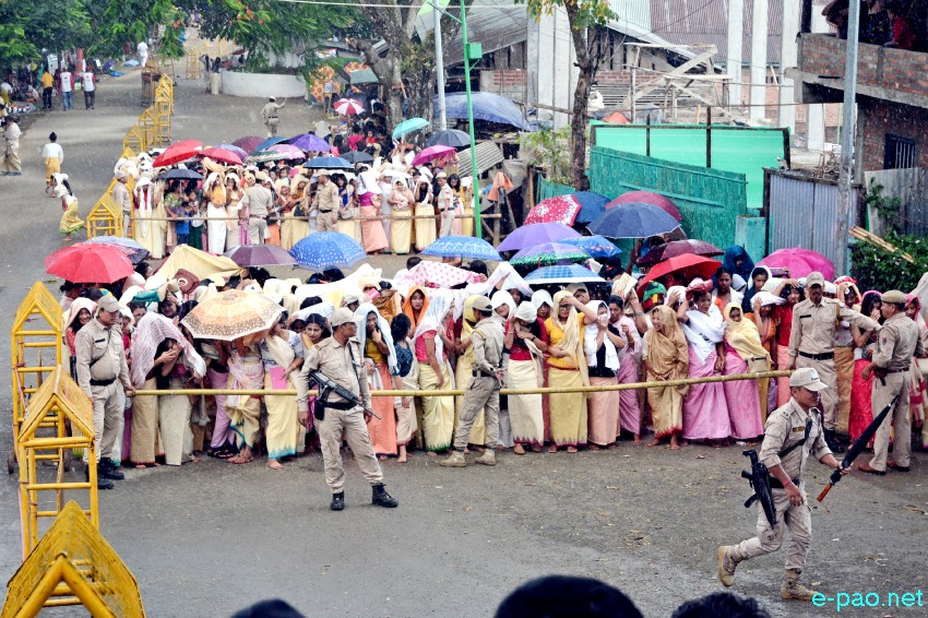 Bor khoiramnaba : Devotees at the temple of Hiyangthang Lairembi at Hiyangthang, Imphal West :: October 06th 2019