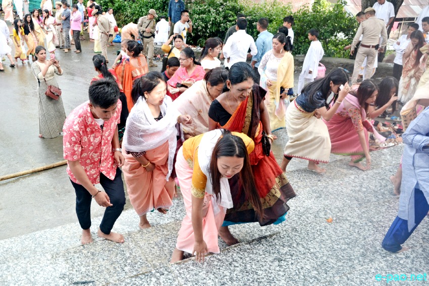 Bor khoiramnaba : Devotees at the temple of Hiyangthang Lairembi at Hiyangthang, Imphal West :: October 06th 2019