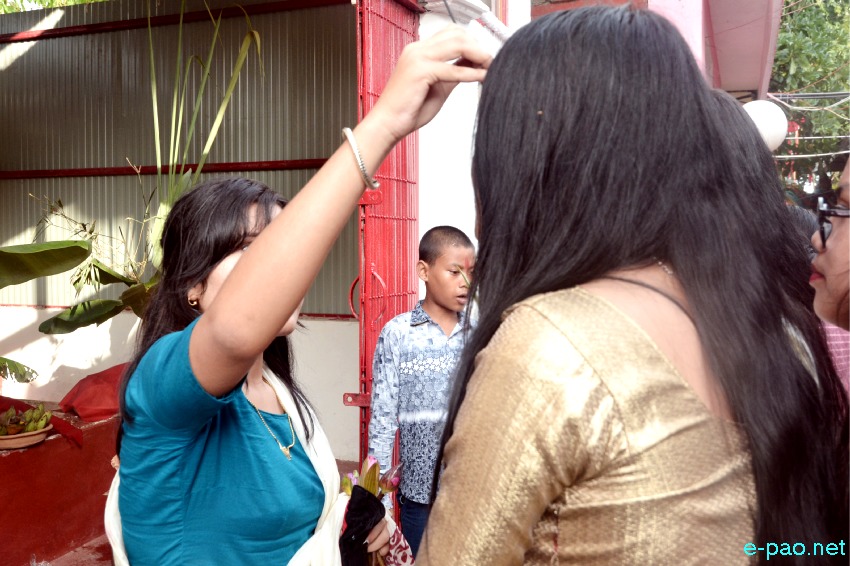 Bor khoiramnaba : Devotees at the temple of Hiyangthang Lairembi at Hiyangthang, Imphal West :: October 06th 2019