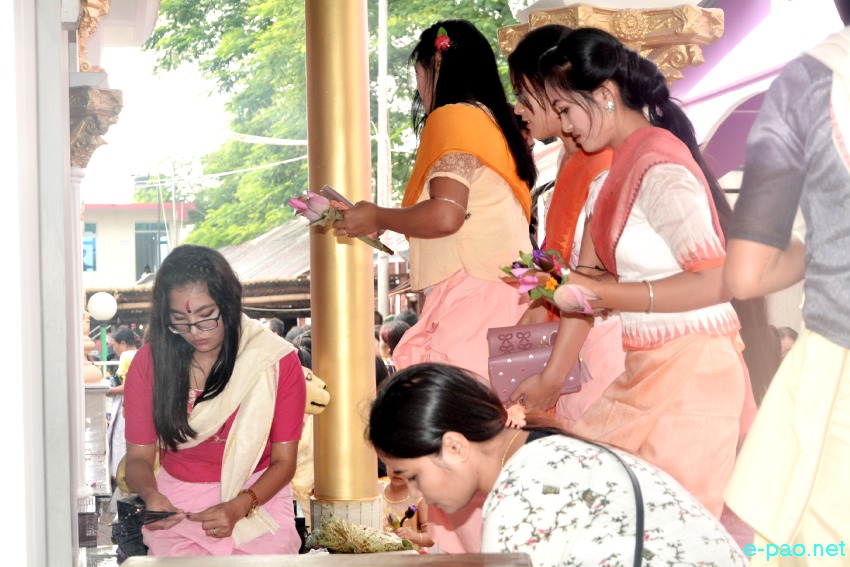 Bor khoiramnaba : Devotees at the temple of Hiyangthang Lairembi at Hiyangthang, Imphal West :: October 06th 2019