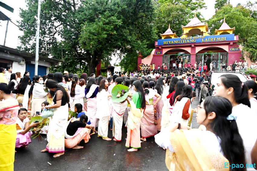 Bor khoiramnaba : Devotees at the temple of Hiyangthang Lairembi at Hiyangthang, Imphal West :: October 03rd 2022