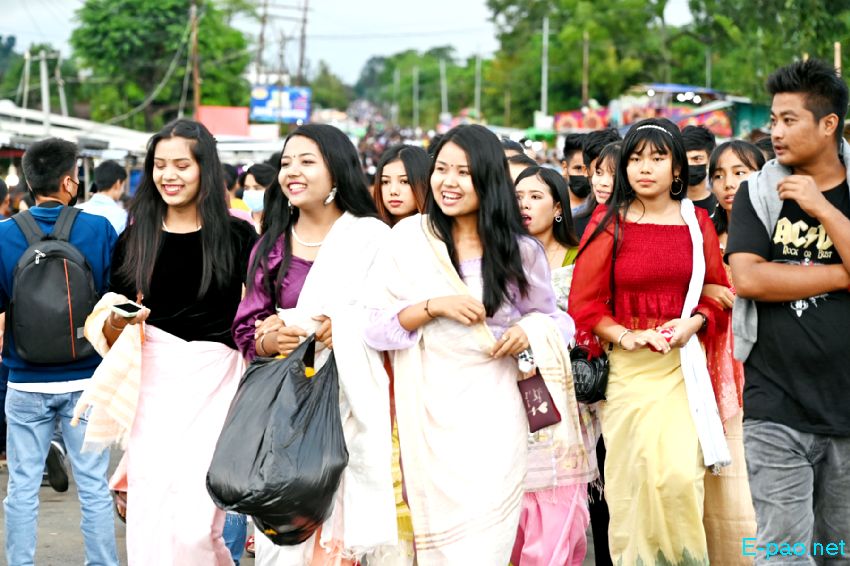 Bor khoiramnaba : Devotees at the temple of Hiyangthang Lairembi at Hiyangthang, Imphal West :: October 03rd 2022