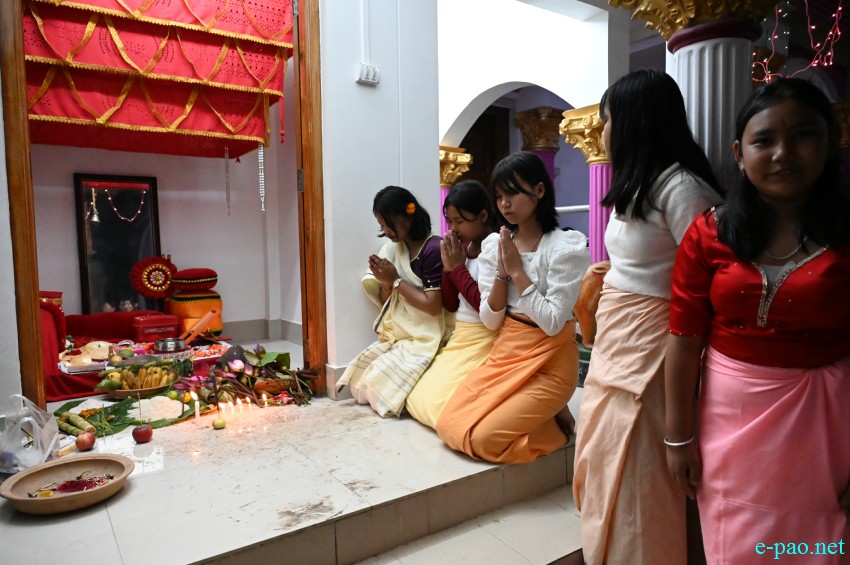 Bor Lai Khoiramba : Devotees at the temple of Hiyangthang Lairembi at Hiyangthang, Imphal West :: September 30th 2025