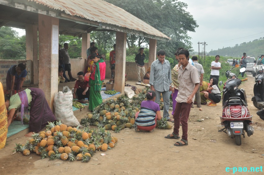 'Kang Koiba' / Buying of PineApple at Ngariyan Ching  :: July 07, 2014