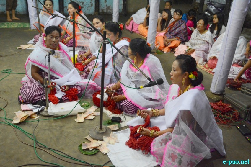 Devotees singing as part of Jhulon Festival at Bheigyabati Leikai :: 18th August  2016