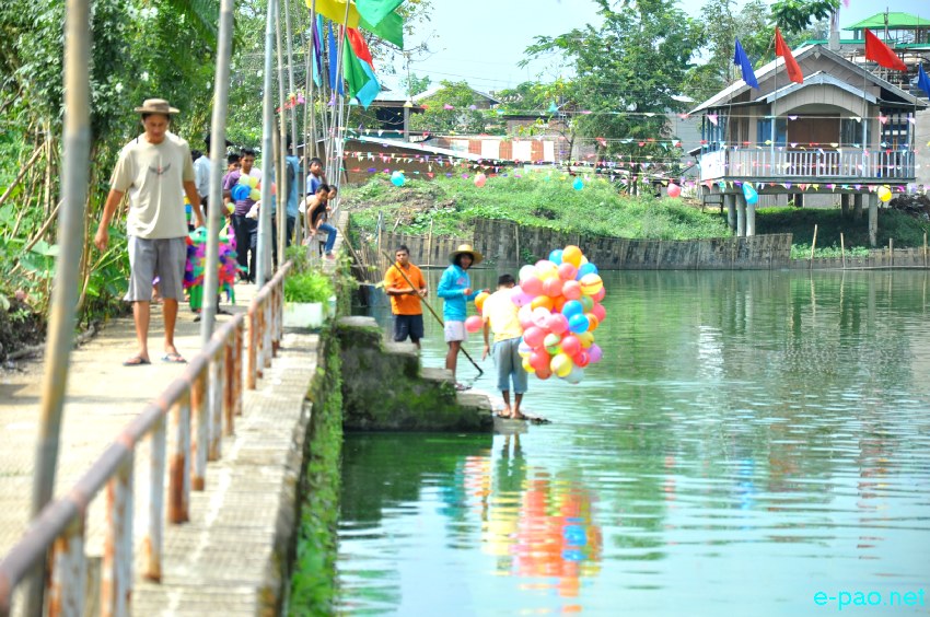 Hiyang Hiren Tanana, the traditional boat race festival at Thangapat, Wangkhei, Imphal East :: October 16 2013
