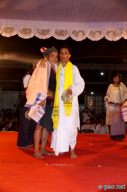 Handing over gift between communities at Mera Houchongba , ties between hill and valley people :: 18 October 2013
