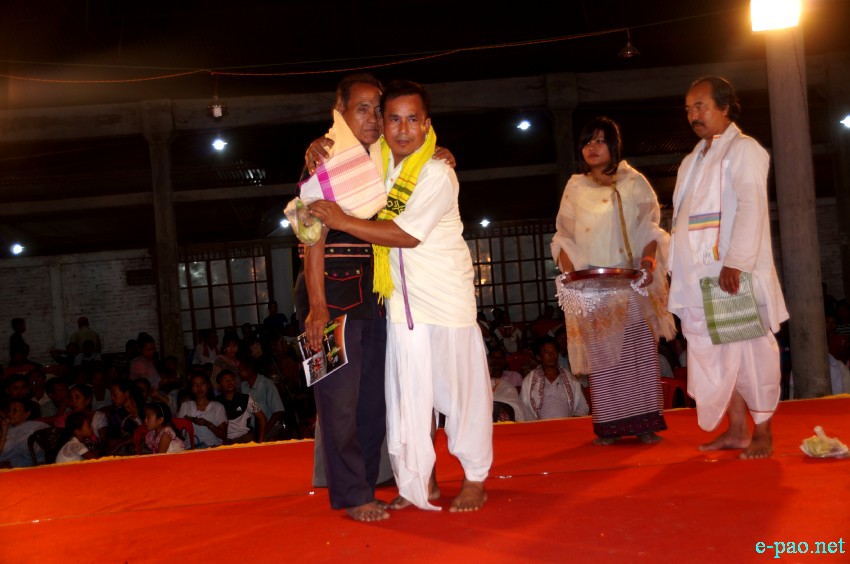 Handing over gift between communities at Mera Houchongba , ties between hill and valley people :: 18 October 2013