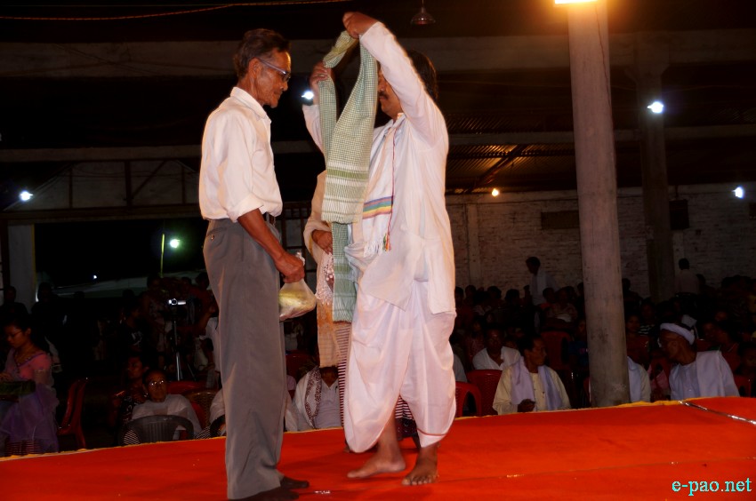 Handing over gift between communities at Mera Houchongba , ties between hill and valley people :: 18 October 2013