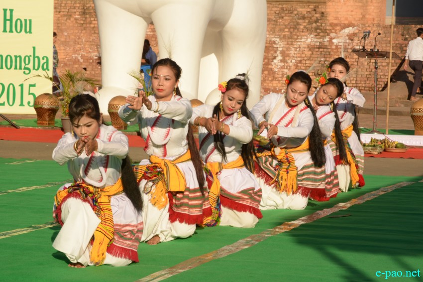 Cultural programme of different communities and indigenous game performed at Mera Houchongba at Kangla :: 27 October 2015
