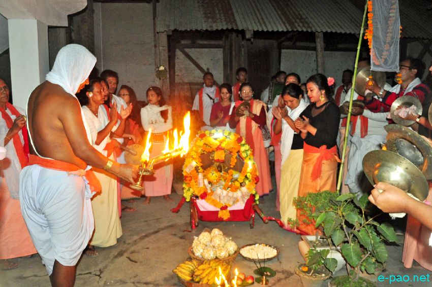 Devotees celebrating Hari Uthang - Kang Chingba at Keishampat :: 12 November , 2016
