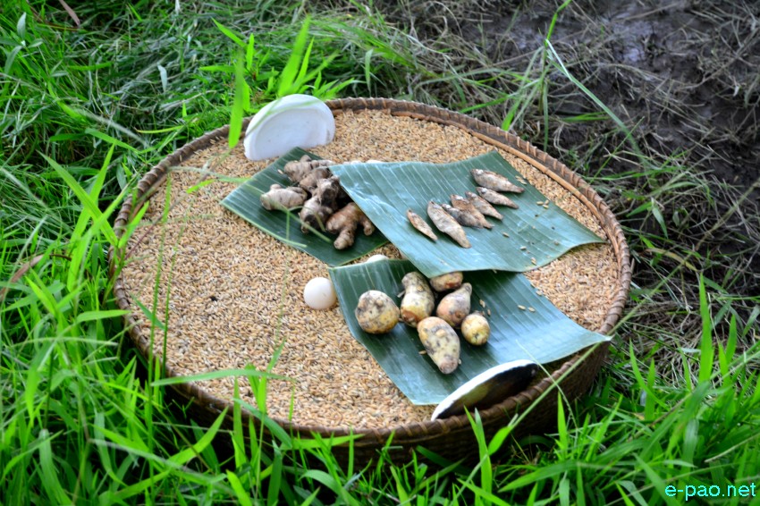 An offering at Kwak Tanba at Sana Konung and Y A C Ground, Yaiskul on 30 September 2017