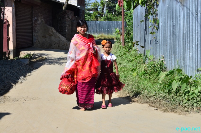 Ningols on the way to her mapam lamdam on Ningol Chakkouba :: October 25 2014
