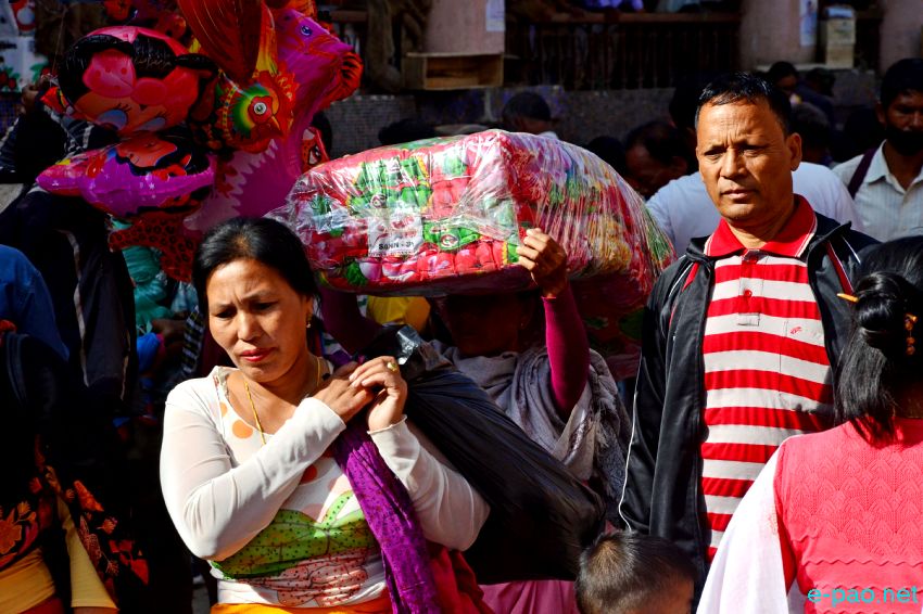 Ningol Chakkouba Shopping :: A very crowded scene at Ema Keithel, Imphal :: November 11 2015