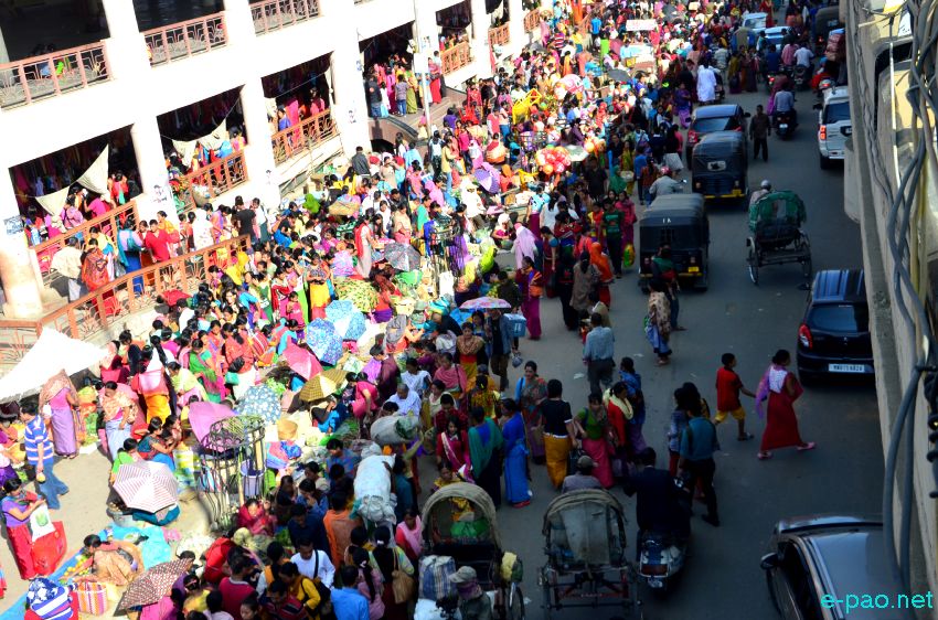 Ningol Chakkouba Shopping :: A very crowded scene at Ema Keithel, Imphal :: November 11 2015