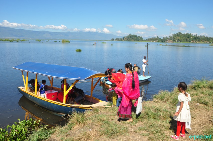 Ningols on the way to her mapam lamdam on the occassion of Ningol Chakkouba at Thanga - Karang :: November 01 2016