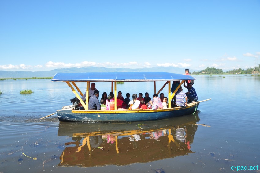 Ningols on the way to her mapam lamdam on the occassion of Ningol Chakkouba at Thanga - Karang :: November 01 2016