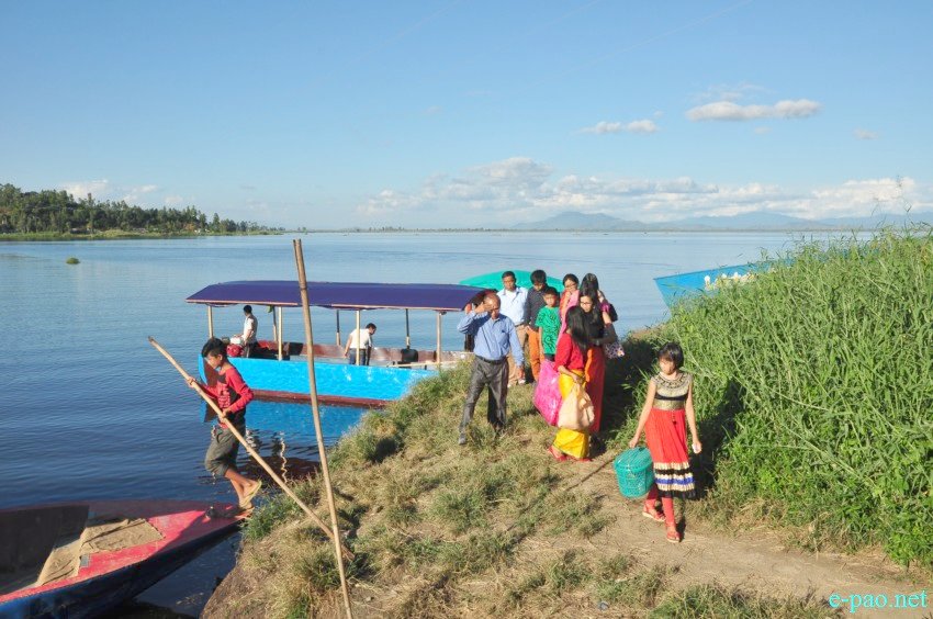 Ningols on the way to her mapam lamdam on the occassion of Ningol Chakkouba at Thanga - Karang :: November 01 2016