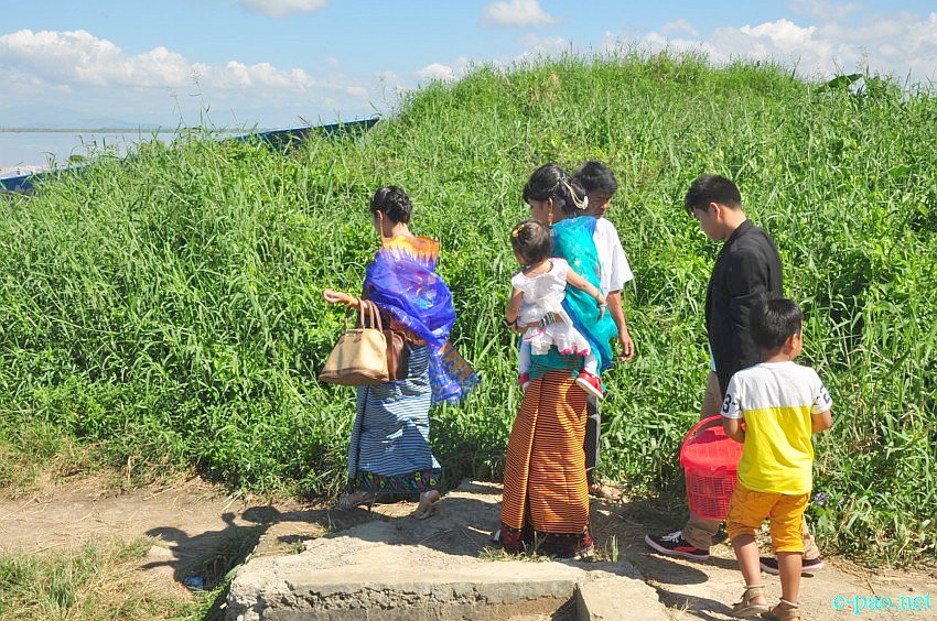 Ningols on the way to her mapam lamdam on the occassion of Ningol Chakkouba at Thanga - Karang :: November 01 2016