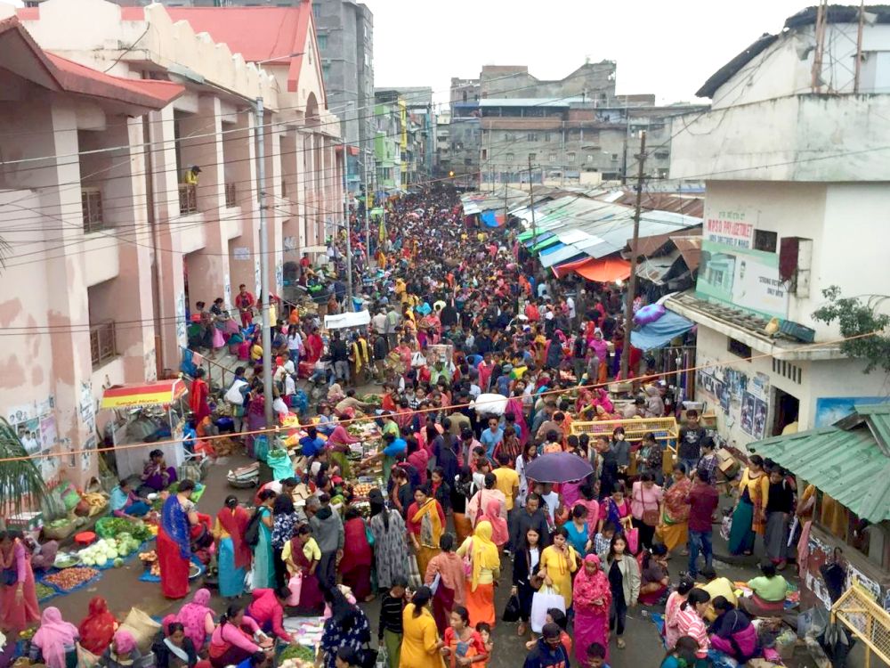 Ningol Chakkouba Shopping :: A very crowded scene at Ema Keithel, Imphal :: 27th October 2019